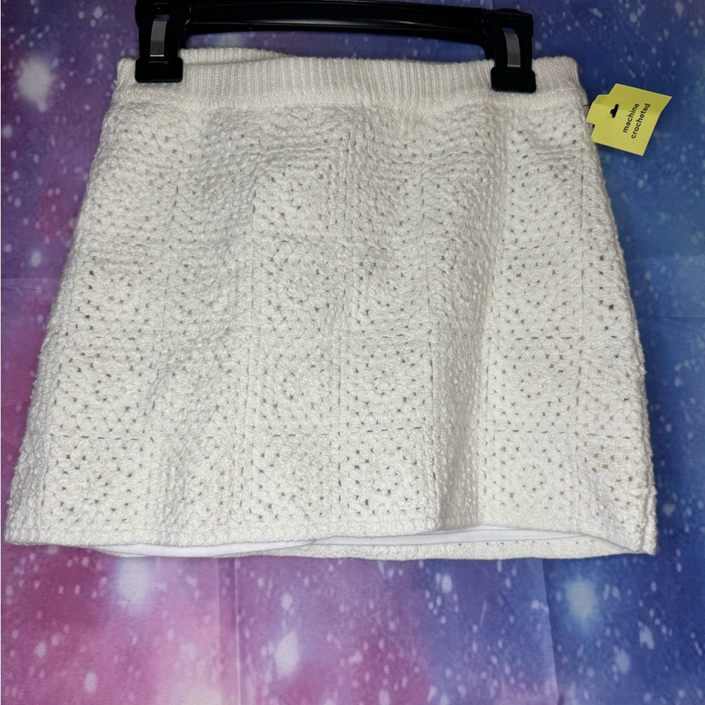 New girls art class white skirt 🛍